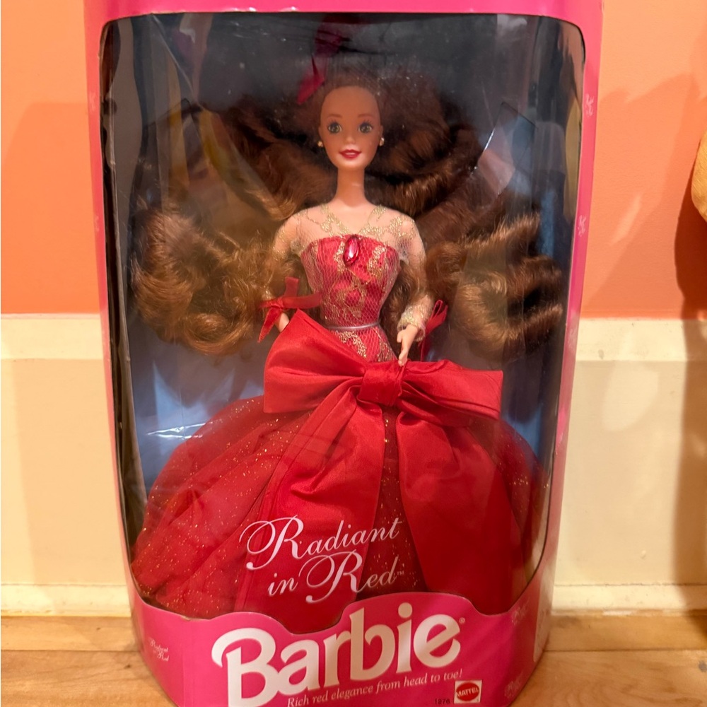 1992 RADIANT IN RED BARBIE DOLL TOYS R US SPECIAL EDITION